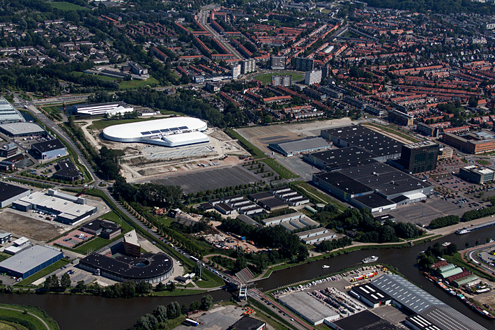 Luchtfoto van omgeving van Elfstedenhal, WTC Expo en het nieuwe Cambuurstadion in Leeuwarden