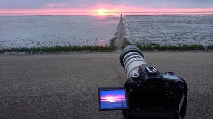 Afbeelding van fotograferen van zonsondergang aan de Waddenzee