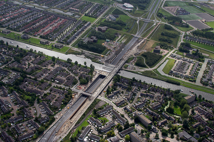 Nieuw aquaduct in Drachtsterweg onder Van Harinxmakanaal te Leeuwarden